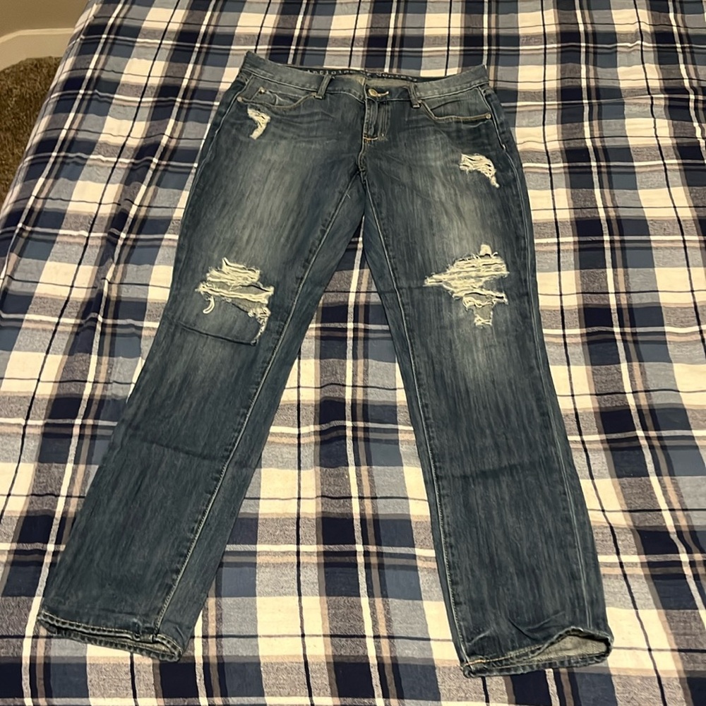 Distressed skinny jeans